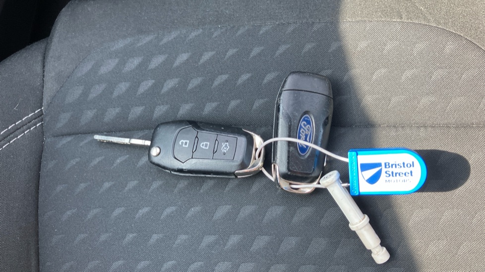 Ford Fiesta 1.0 EcoBoost Zetec 5dr Petrol Hatchback - Image 20