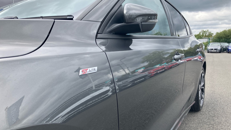 Ford Focus 1.0 EcoBoost 125 ST-Line X 5dr Petrol Hatchback - Image 35