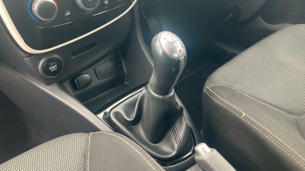 Renault Clio 0.9 TCE 90 Dynamique Nav 5dr Petrol Hatchback - Image 13