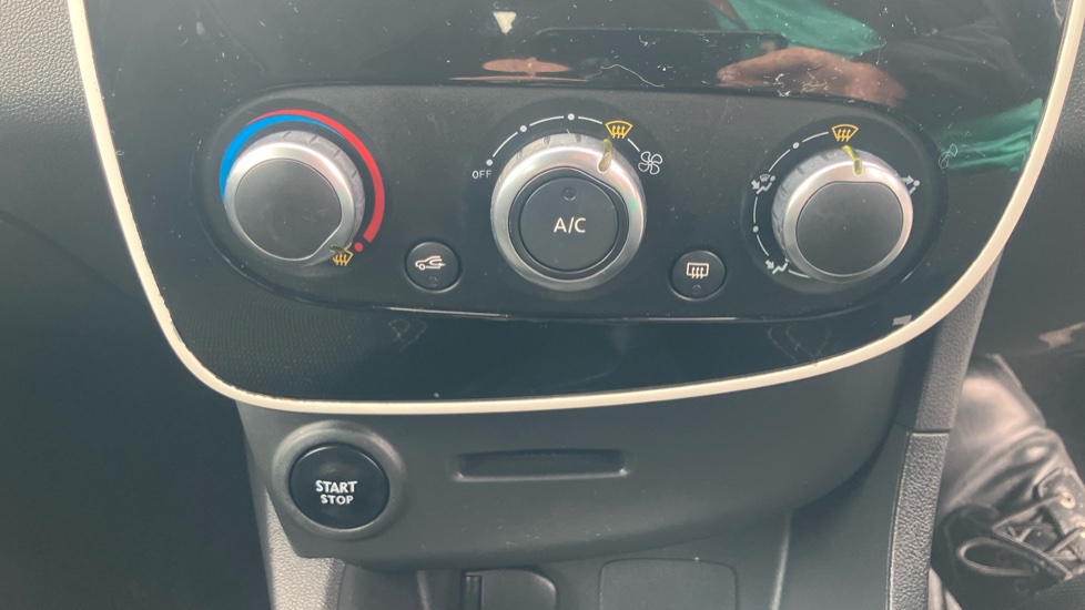 Renault Clio 0.9 TCE 90 Dynamique Nav 5dr Petrol Hatchback - Image 25