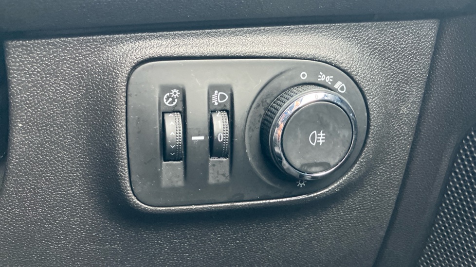 Vauxhall Adam 1.2i Energised 3dr Petrol Hatchback - Image 27