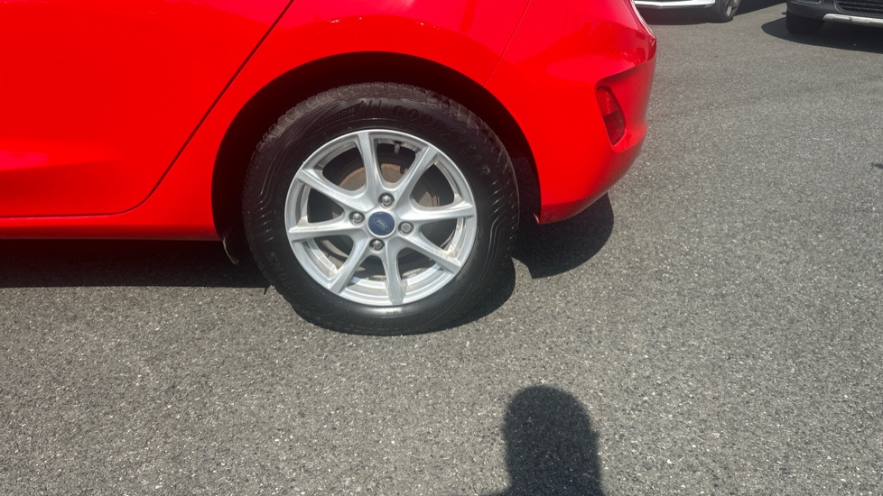 Ford Fiesta 1.0 EcoBoost Zetec 5dr Petrol Hatchback - Image 32