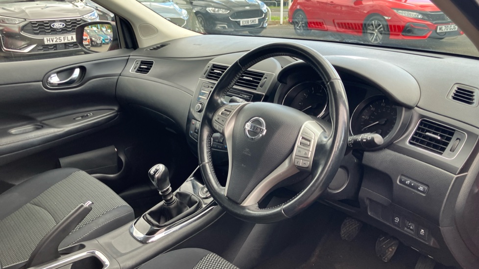 Nissan Pulsar 1.2 DiG-T Acenta 5dr Petrol Hatchback - Image 11