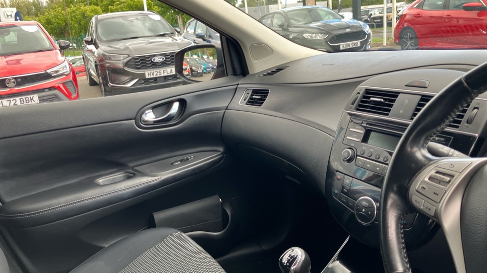 Nissan Pulsar 1.2 DiG-T Acenta 5dr Petrol Hatchback - Image 14