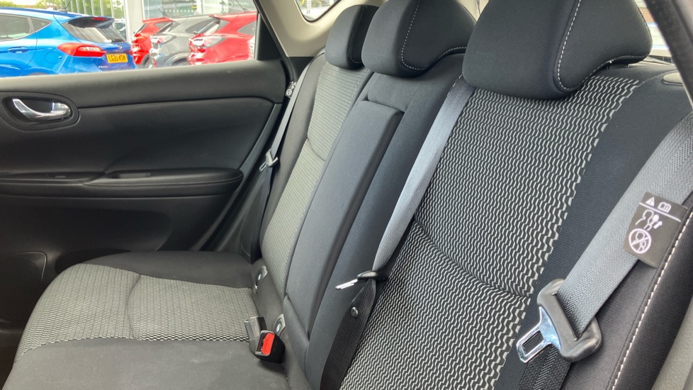 Nissan Pulsar 1.2 DiG-T Acenta 5dr Petrol Hatchback - Image 16
