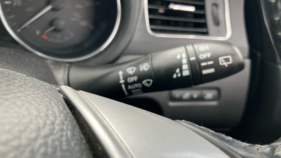Nissan Pulsar 1.2 DiG-T Acenta 5dr Petrol Hatchback - Image 28