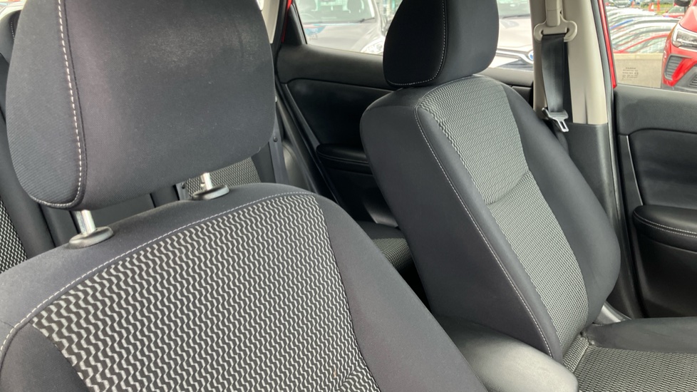 Nissan Pulsar 1.2 DiG-T Acenta 5dr Petrol Hatchback - Image 30