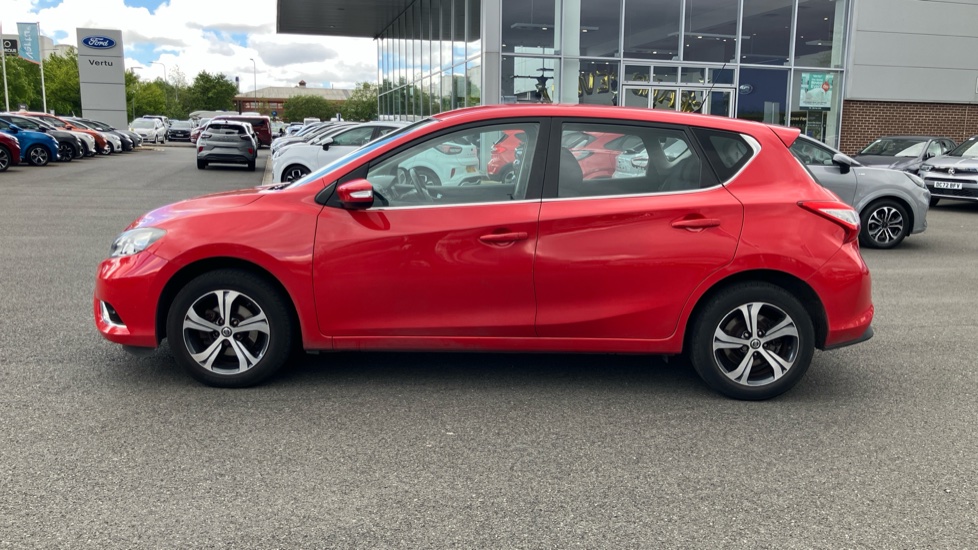 Nissan Pulsar 1.2 DiG-T Acenta 5dr Petrol Hatchback - Image 32