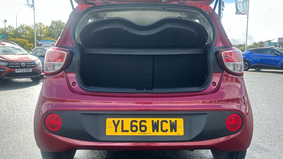 Hyundai i10 1.0 SE 5dr Petrol Hatchback - Image 4