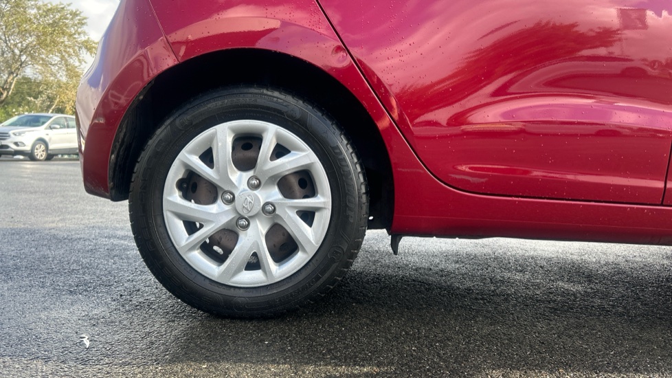 Hyundai i10 1.0 SE 5dr Petrol Hatchback - Image 7