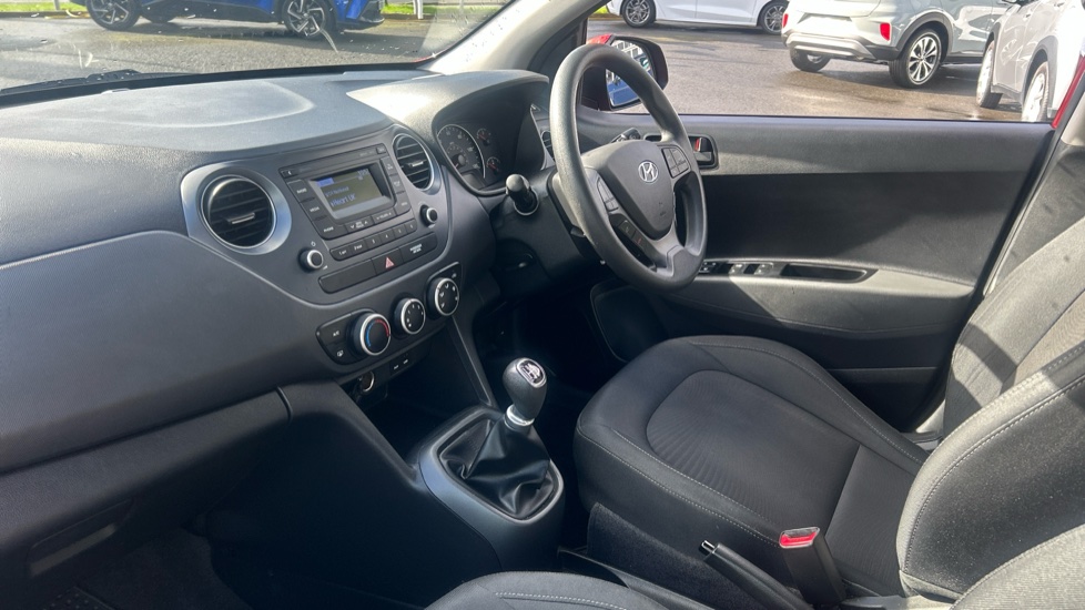 Hyundai i10 1.0 SE 5dr Petrol Hatchback - Image 9