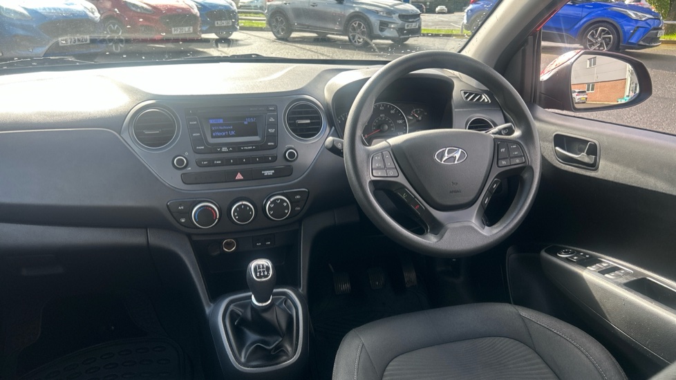 Hyundai i10 1.0 SE 5dr Petrol Hatchback - Image 10