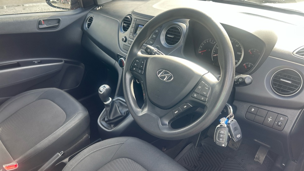 Hyundai i10 1.0 SE 5dr Petrol Hatchback - Image 11