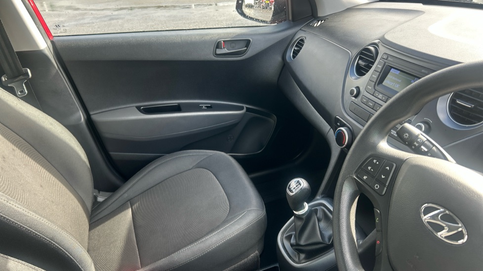 Hyundai i10 1.0 SE 5dr Petrol Hatchback - Image 14