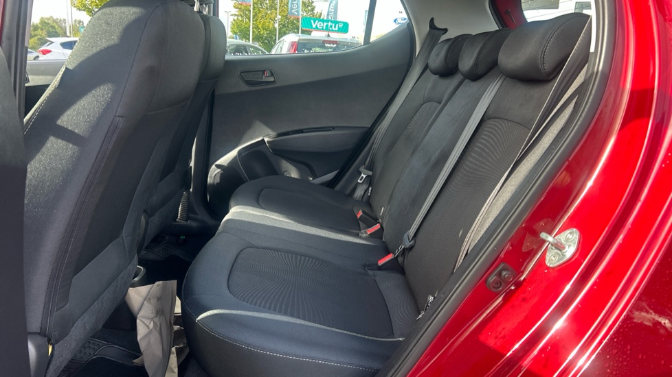 Hyundai i10 1.0 SE 5dr Petrol Hatchback - Image 16