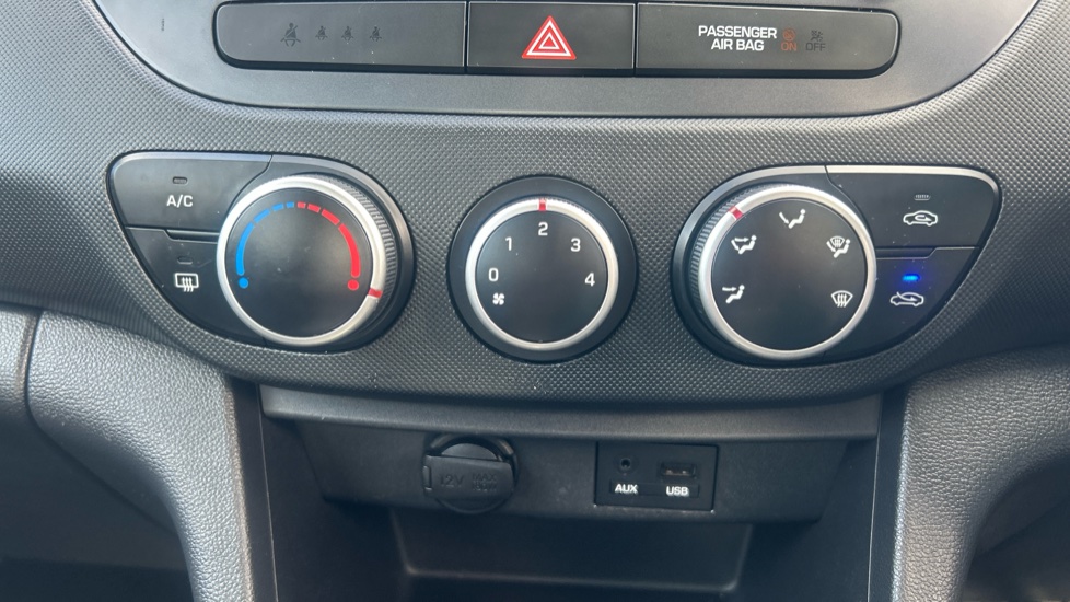 Hyundai i10 1.0 SE 5dr Petrol Hatchback - Image 23