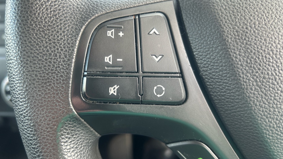 Hyundai i10 1.0 SE 5dr Petrol Hatchback - Image 25