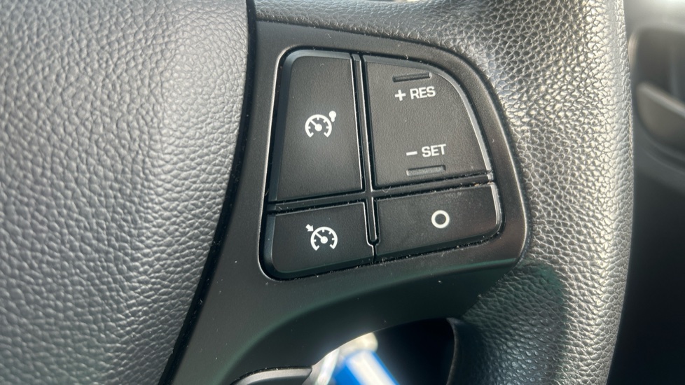 Hyundai i10 1.0 SE 5dr Petrol Hatchback - Image 26