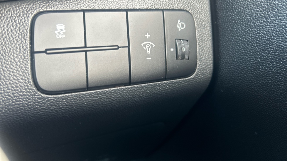 Hyundai i10 1.0 SE 5dr Petrol Hatchback - Image 30