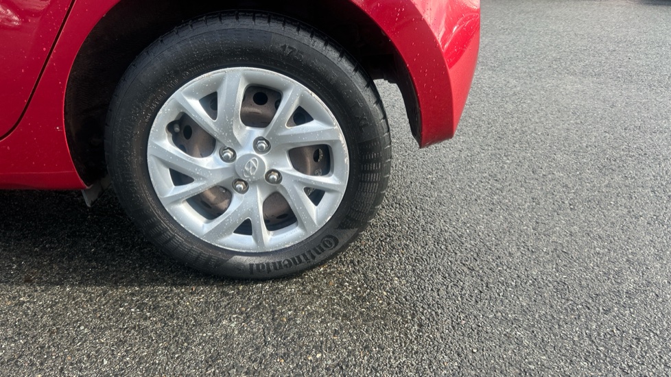 Hyundai i10 1.0 SE 5dr Petrol Hatchback - Image 33