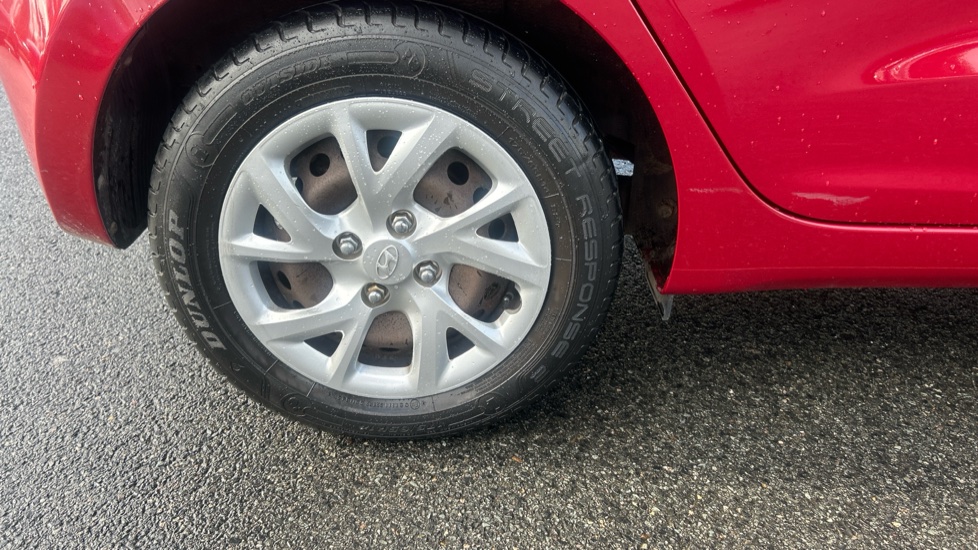 Hyundai i10 1.0 SE 5dr Petrol Hatchback - Image 34
