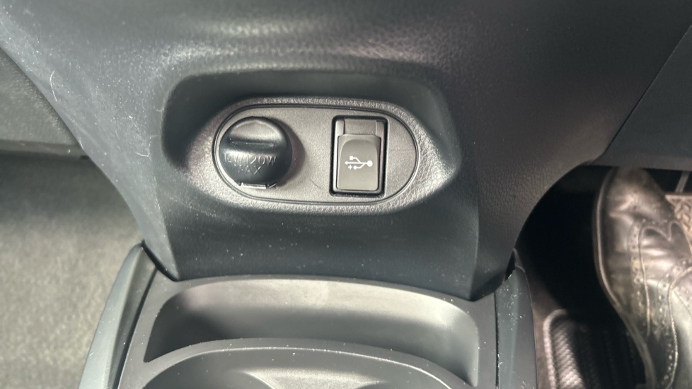Toyota Yaris 1.5 Hybrid Excel TSS 5dr CVT Hybrid Hatchback - Image 23