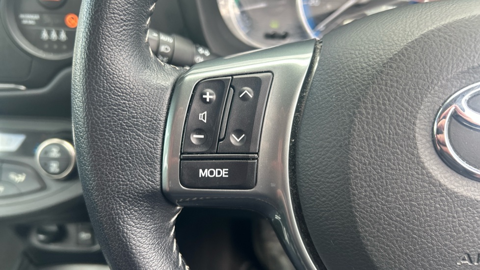 Toyota Yaris 1.5 Hybrid Excel TSS 5dr CVT Hybrid Hatchback - Image 27