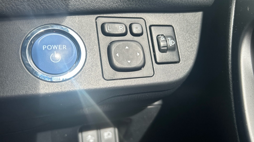 Toyota Yaris 1.5 Hybrid Excel TSS 5dr CVT Hybrid Hatchback - Image 30