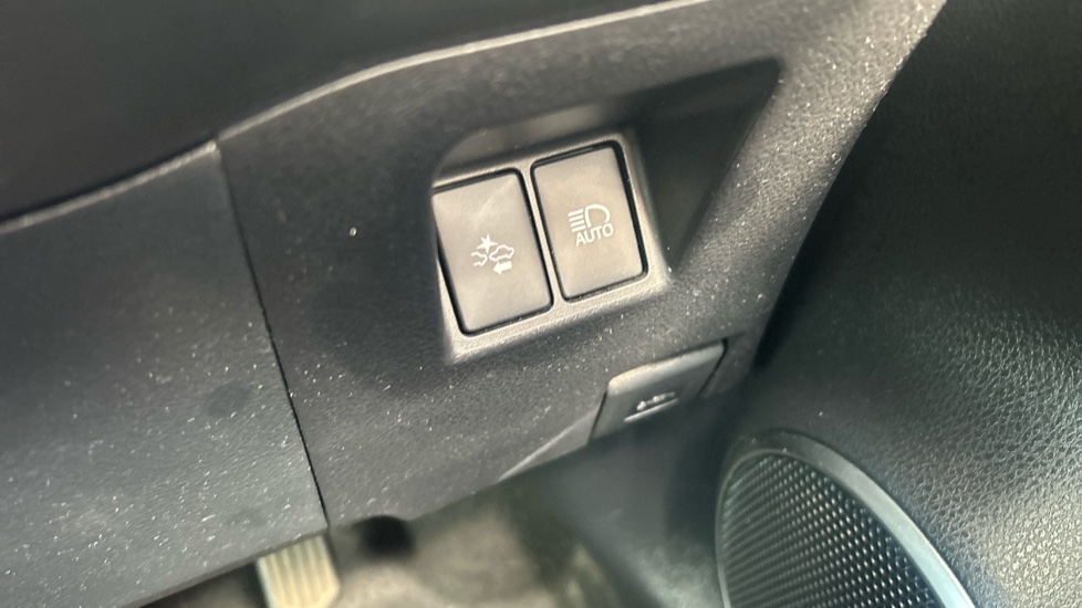 Toyota Yaris 1.5 Hybrid Excel TSS 5dr CVT Hybrid Hatchback - Image 31