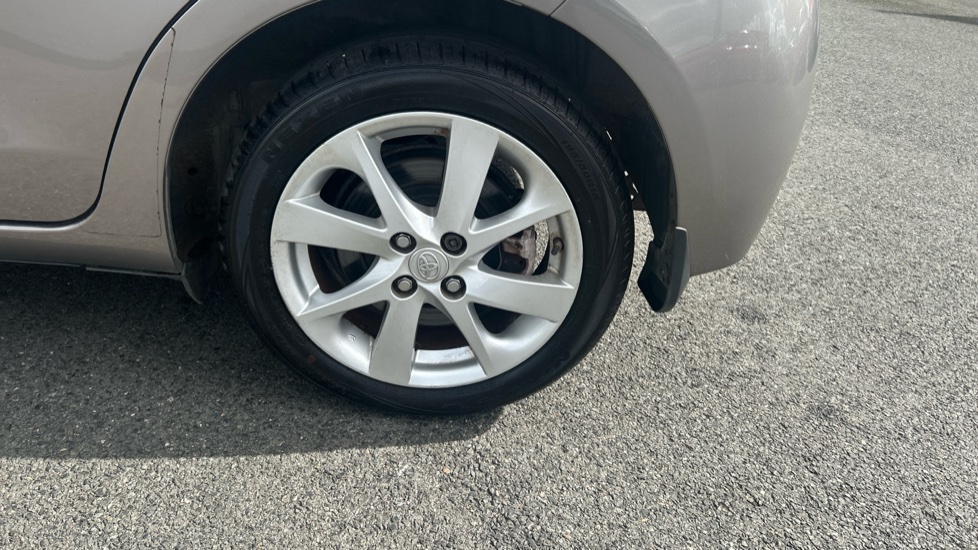 Toyota Yaris 1.5 Hybrid Excel TSS 5dr CVT Hybrid Hatchback - Image 38