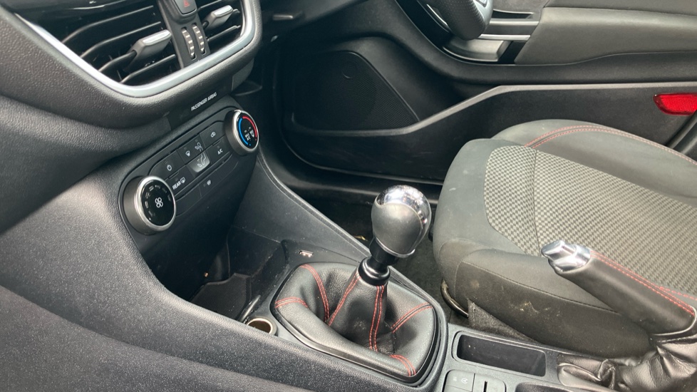 Ford Fiesta 1.0 EcoBoost Hybrid mHEV 125 ST-Line Edition 5dr Petrol Hatchback - Image 13