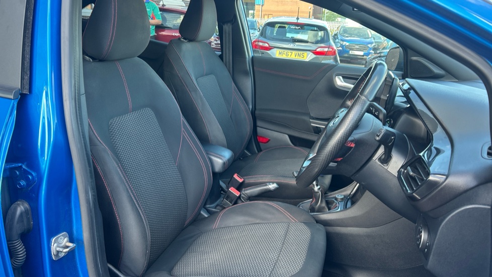 Ford Puma 1.0 EcoBoost Hybrid mHEV ST-Line 5dr Petrol Hatchback - Image 37