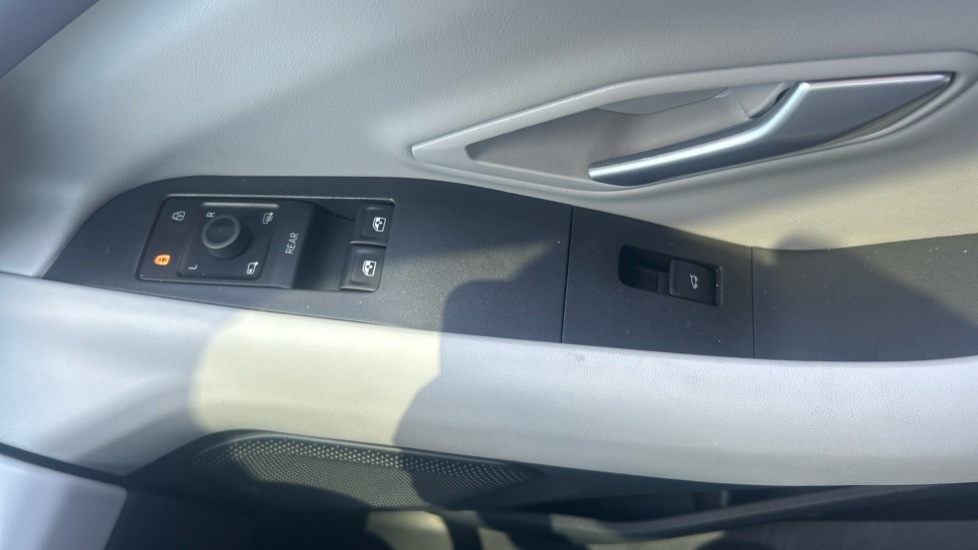 Ford Explorer 250kW Premium 79kWh AWD 5dr Auto Electric Estate - Image 31