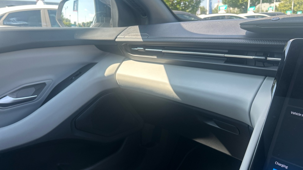 Ford Explorer 250kW Premium 79kWh AWD 5dr Auto Electric Estate - Image 34