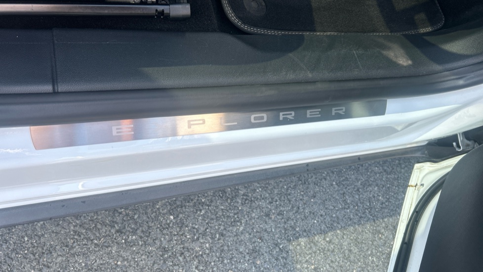 Ford Explorer 250kW Premium 79kWh AWD 5dr Auto Electric Estate - Image 35
