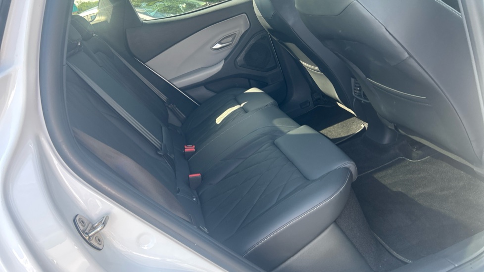 Ford Explorer 250kW Premium 79kWh AWD 5dr Auto Electric Estate - Image 44