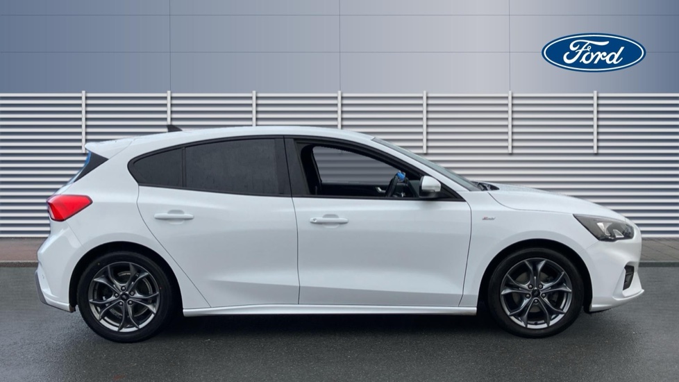 Ford Focus 1.0 EcoBoost Hybrid mHEV 125 ST-Line Edition 5dr Petrol Hatchback - Image 5