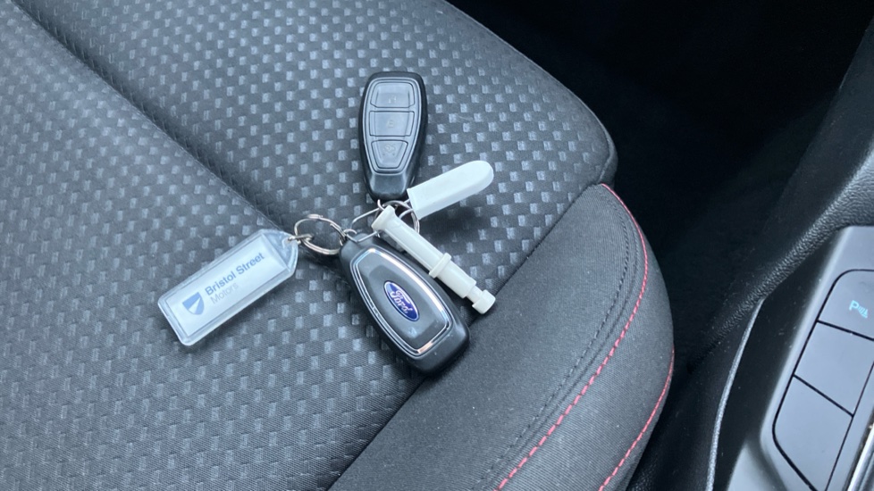 Ford Focus 1.0 EcoBoost Hybrid mHEV 125 ST-Line Edition 5dr Petrol Hatchback - Image 20