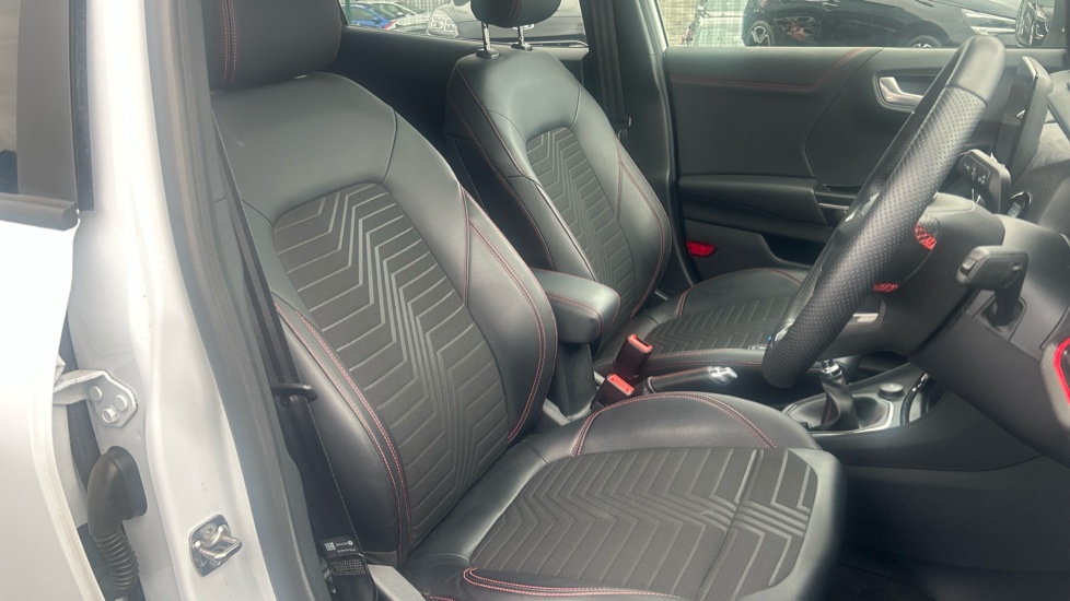 Ford Puma 1.0 EcoBoost Hybrid mHEV ST-Line X 5dr Petrol Hatchback - Image 37