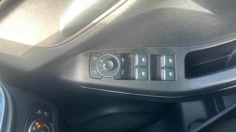Ford Puma 1.0 EcoBoost Hybrid mHEV Titanium 5dr Petrol Hatchback - Image 30