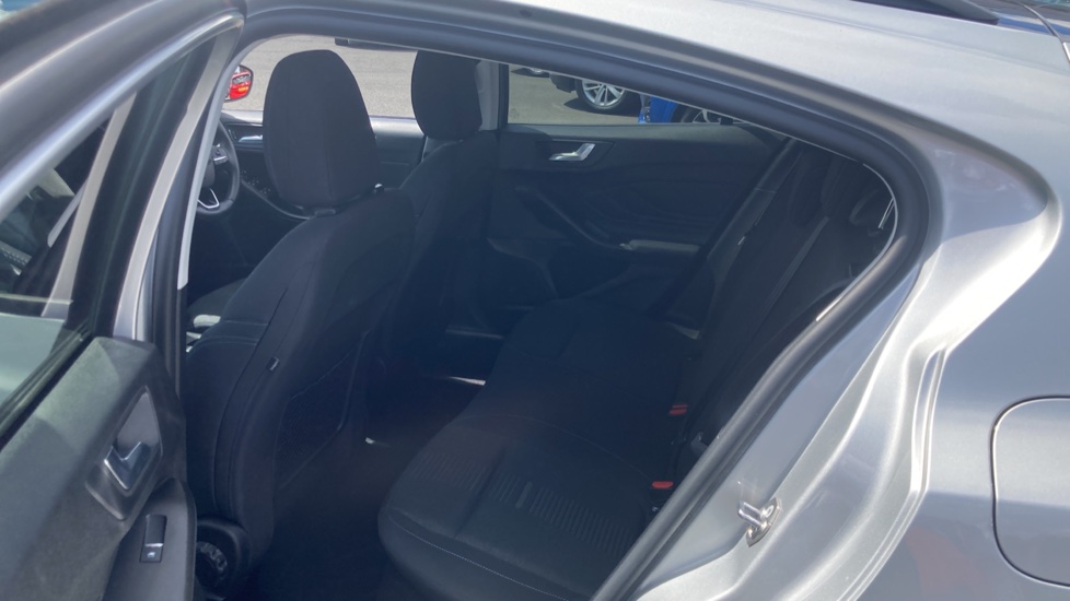 Ford Focus 1.0 EcoBoost 125 Active 5dr Petrol Hatchback - Image 16