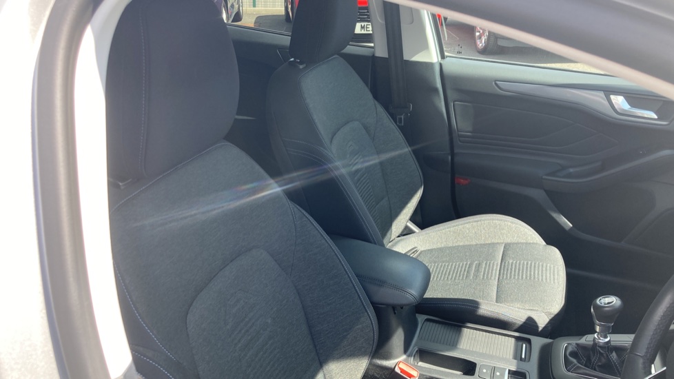 Ford Focus 1.0 EcoBoost 125 Active 5dr Petrol Hatchback - Image 24