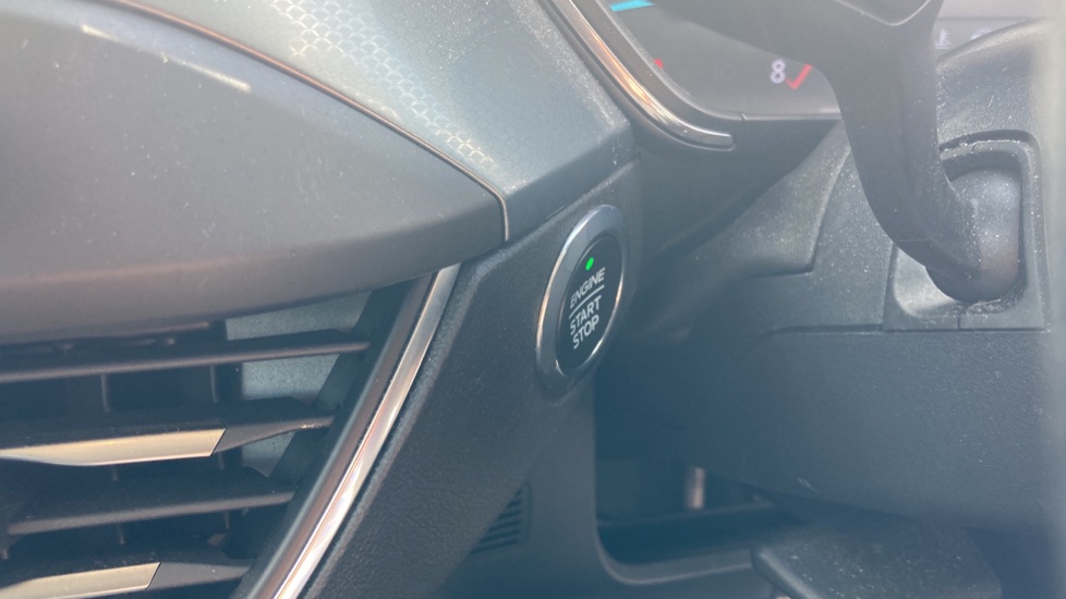 Ford Focus 1.0 EcoBoost 125 Active 5dr Petrol Hatchback - Image 31