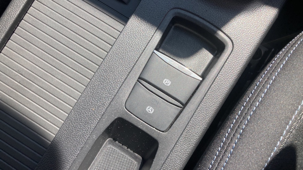 Ford Focus 1.0 EcoBoost 125 Active 5dr Petrol Hatchback - Image 35
