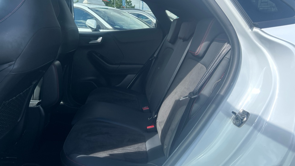 Ford Puma ST 1.0 EcoBoost Hybrid mHEV ST 5dr DCT Petrol Hatchback - Image 16