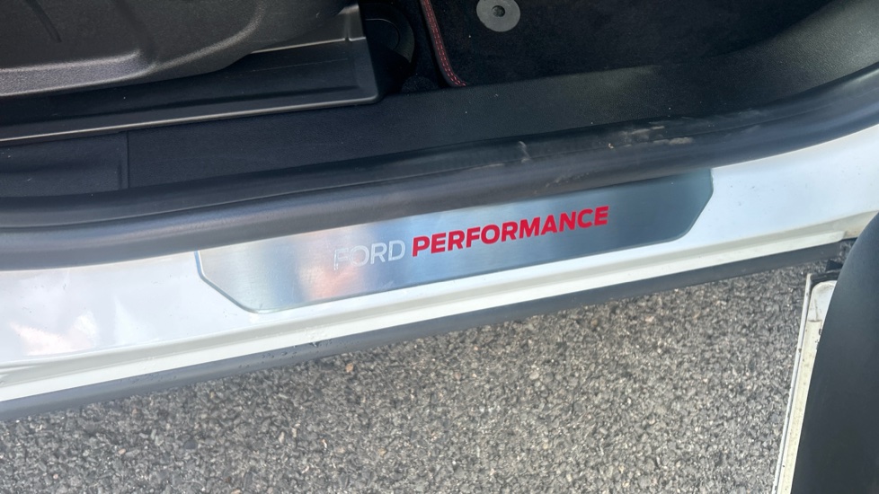 Ford Puma ST 1.0 EcoBoost Hybrid mHEV ST 5dr DCT Petrol Hatchback - Image 35