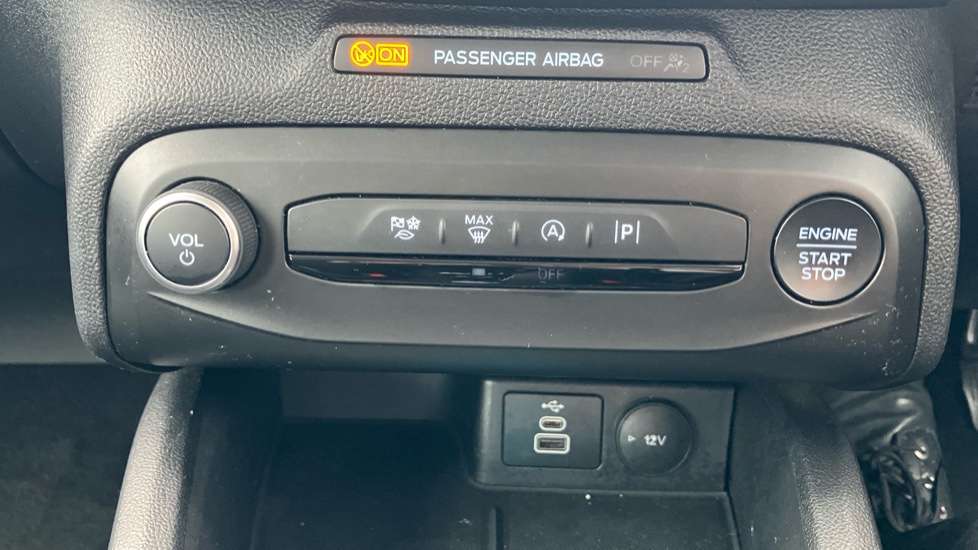 Ford Focus 1.0 EcoBoost Hybrid mHEV 155 Titanium 5dr Petrol Hatchback - Image 23