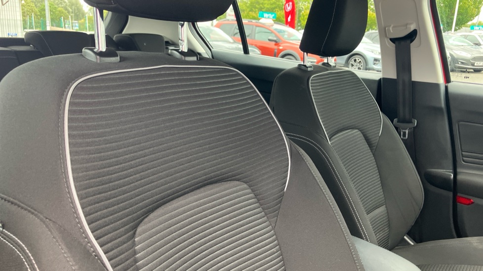 Ford Focus 1.0 EcoBoost Hybrid mHEV 155 Titanium 5dr Petrol Hatchback - Image 31