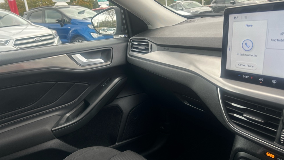 Ford Focus 1.0 EcoBoost Titanium 5dr Petrol Hatchback - Image 32