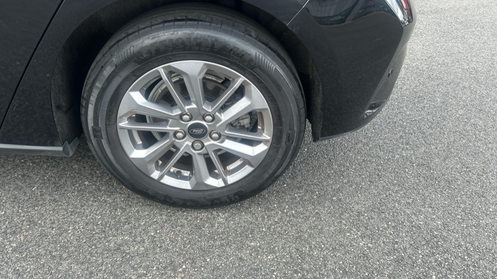 Ford Focus 1.0 EcoBoost Titanium 5dr Petrol Hatchback - Image 35
